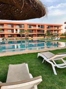 Bazén v ubytování Élégance et confort 3 chambre sur le golf de Noria nebo v jeho okolí