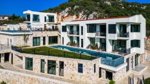 Bazén v ubytování Lyxos Hotel nebo v jeho okolí