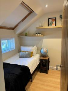Katil atau katil-katil dalam bilik di Stylish 2 bed Apartment - Walk to Addenbrookes