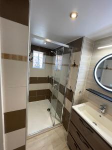 a bathroom with a shower and a sink at FREJUS port et base nature in Fréjus +7 photos