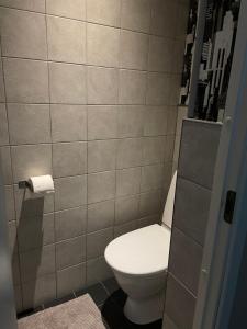 a bathroom with a white toilet in a room at Ringi studio in Pärnu