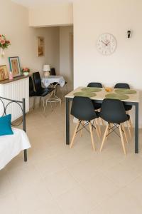Φωτογραφία από το άλμπουμ του Stella's Seaview Getaway - 100m to Theologos Beach στον Θεολόγο