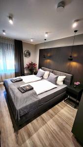 a bedroom with a large bed in a room at Liro Hotel Mönchengladbach in Mönchengladbach