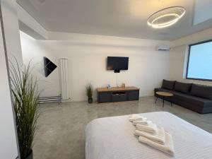 a living room with a bed and a couch at Studio 616 SunnyVibes in Mamaia Nord