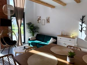 a living room with a green couch and a table at Makówka in Mysłakowice