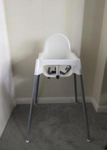 a white stool in the corner of a room at Spacious Apartment -Double and Sofabed -Wonderful Royal Pavilion Views in Brighton & Hove