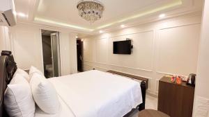 TV a/nebo společenská místnost v ubytování Elite SOFEA Saigon Hotel and Spa