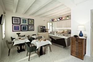 a kitchen with two tables and chairs in a room at Chiara - Lodge in Mestre