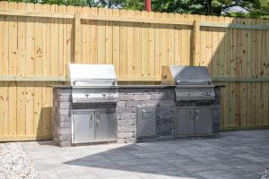 Gril dostupný pro hosty v apartmánu