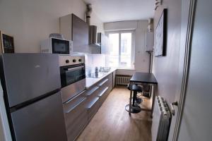 Kuchyň nebo kuchyňský kout v ubytování 46 m2, Centre, Gare 600m, Prox Lille, Nespresso + 8 fotografií