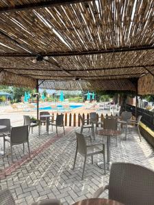 Bazén v ubytování Hotel Vila E Kuqe nebo v jeho okolí