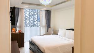 Postel nebo postele na pokoji v ubytování Elite SOFEA Saigon Hotel and Spa