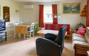 Χώρος καθιστικού στο Stunning Home In Eidsvåg I Romsdal +7 φωτογραφίες