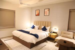Postel nebo postele na pokoji v ubytování Lords Eco Inn Jamnagar - Maheshwari Nagar