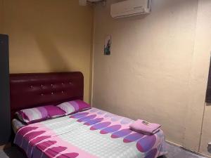 Postel nebo postele na pokoji v ubytování LD SWEET HOMESTAY LAHAD DATU