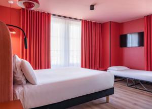 Postel nebo postele na pokoji v ubytování Le Grand Hotel