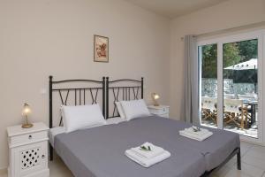 Postel nebo postele na pokoji v ubytování Villa Xanthe by PosarelliVillas + 70 fotografií