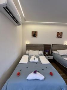Кровать или кровати в номере Go Vibes Pyramids View INN