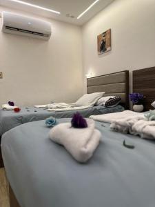 Кровать или кровати в номере Go Vibes Pyramids View INN