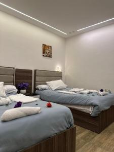 Кровать или кровати в номере Go Vibes Pyramids View INN