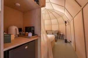 a room with a bed in a tent at Cabin Fata Morgana in Kats
