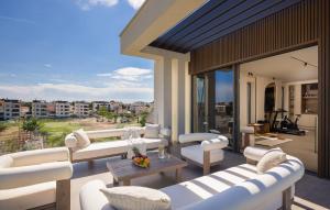 Posezení v ubytování Gorgeous Home In Petrcane With Sauna