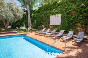 The swimming pool at or close to Hotel Madrid Alameda Aeropuerto, Affiliated by Meliá