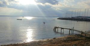 Φωτογραφία από το άλμπουμ του Koselig Liten Hytte Med Strandlinje Ved Fuglevik σε Dilling