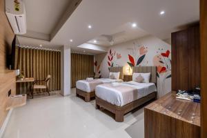 Postel nebo postele na pokoji v ubytování Hotel Classique, Rajkot