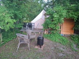 Un jardín fuera de Glamping Dübener Heide 9 fotos más
