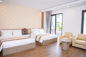 Postel nebo postele na pokoji v ubytování Hải Anh Hotel & Apartment - KDL Đồi Rồng + 14 fotografií