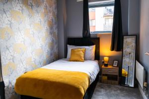 Voodi või voodid majutusasutuse Comfy 2 Bedroom Flat in London toas