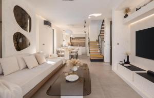 Posezení v ubytování Gorgeous Home In Petrcane With Sauna