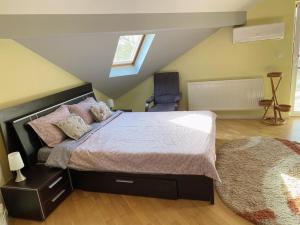 a bedroom with a large bed and a window at Koko home in Baia Mare