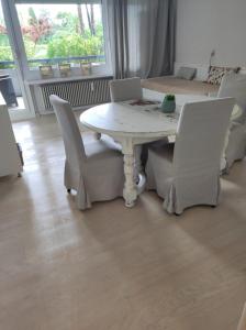 Posezení v ubytování Wunderschönes Apartment direkt am See, Bissone bei Lugano/Tessin