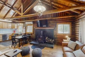 a living room with a fireplace in a log cabin at Cowboy Cabin in Pinetop-Lakeside