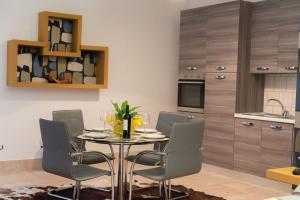 a kitchen and dining room with a table and chairs at Vicolo del Sole in Santo Stefano del Sole