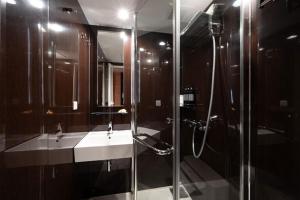 Koupelna v ubytování Hotel Opera