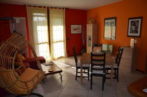 a living room with a table and a chair at La Casetta in Campogalliano