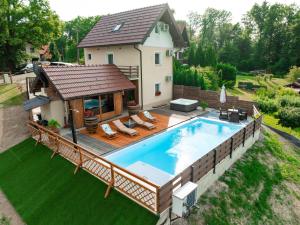 an overhead view of a house with a swimming pool at Kuća za odmor Holiday spa House Kostanjevec- Oaza mira ,bazen i spa in Velika Gorica