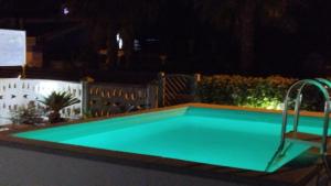 Bazén v ubytování B&B Oasi al Mare nebo v jeho okolí