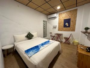 Una cama o camas en una habitación de HELLO Make Yourself at Home