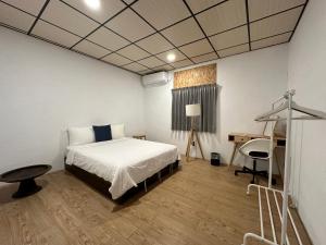 Una cama o camas en una habitación de HELLO Make Yourself at Home