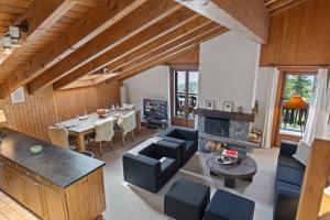 Piscine, Ski & Vue sur le lac - Crans 6 pers的休息区