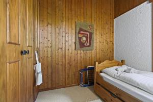Piscine, Ski & Vue sur le lac - Crans 6 pers客房内的一张或多张床位