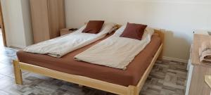 Posteľ alebo postele v izbe v ubytovaní Magnolia apartman