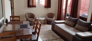 Posedenie v ubytovaní Magnolia apartman