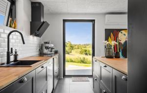 Nhà bếp/bếp nhỏ tại Two Bedroom Nice Home In Vejby