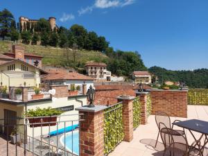 Bazén v ubytování Rocche di Montexelo - Green Key Apartments & spa nebo v jeho okolí