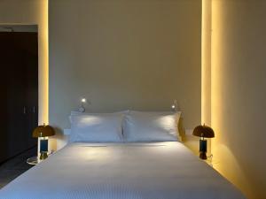 Postel nebo postele na pokoji v ubytování Appartamento Bubble Palazzo Villani Lubelli + 42 fotografií